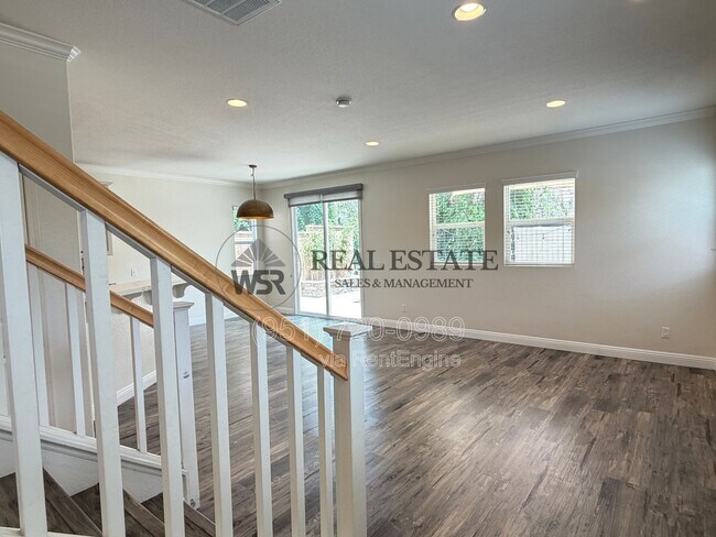 Building Photo - 5798 Mapleview Dr