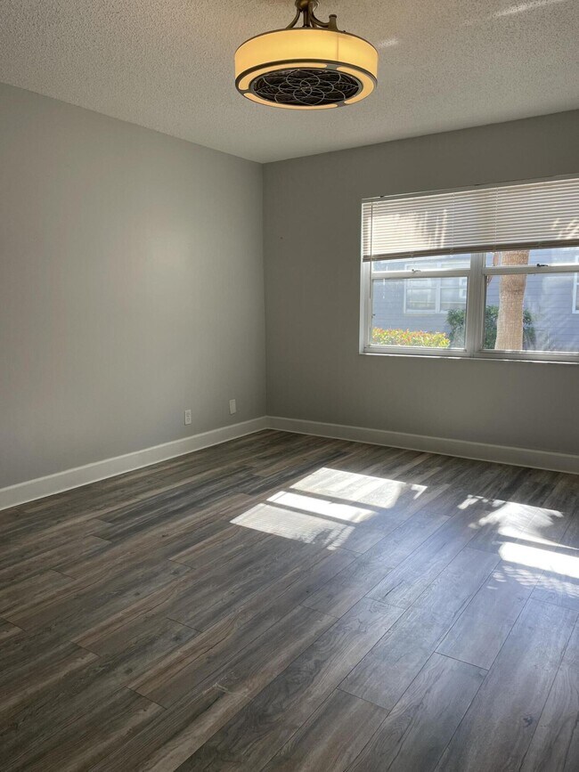 Building Photo - 9037 SE Hobe Ridge Ave