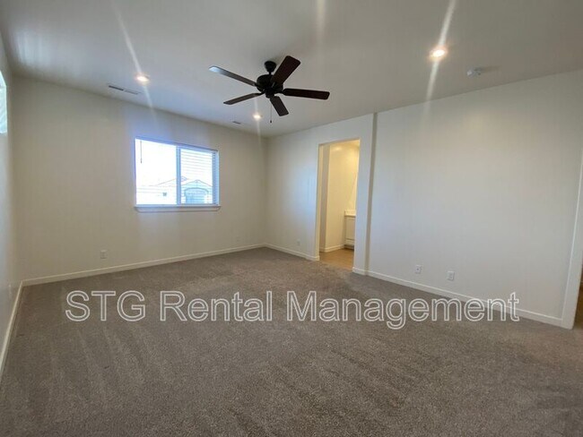 Building Photo - 767 W Scarlet Hill Dr