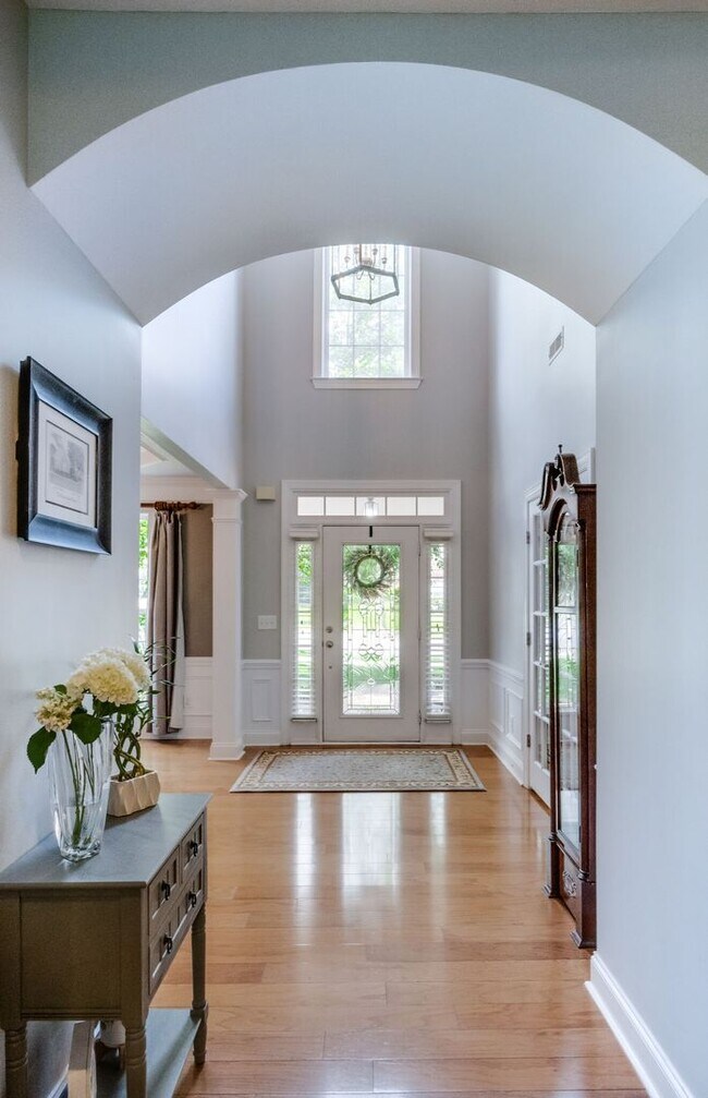 Building Photo - 4 Bedroom, 3.5 Bathroom Executive Home with Fenced Yard and 3 Car Garage.