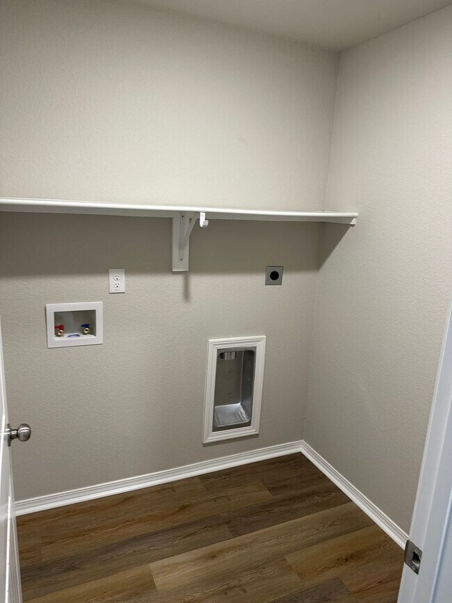 Building Photo - Pre-Leasing Now! Discover Spacious Living in This 4-Bedroom, 2-Bath Cabot Home