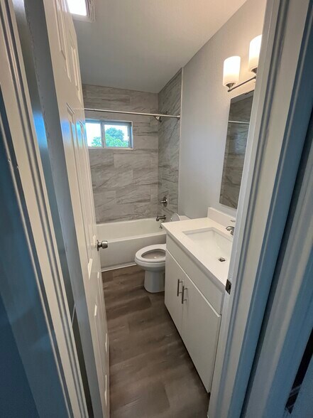 Building Photo - 3730 Tam O Shanter Dr