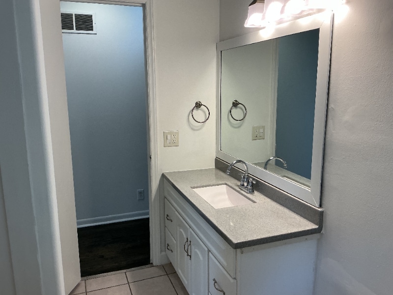 Building Photo - 127 Wesgaye St