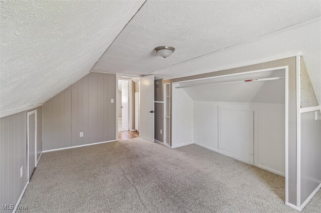 Building Photo - 715 E 258th St