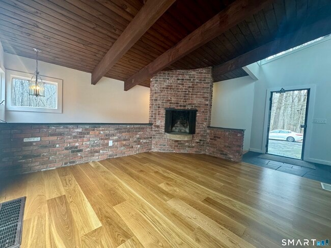 Building Photo - 860 Oakwood Rd