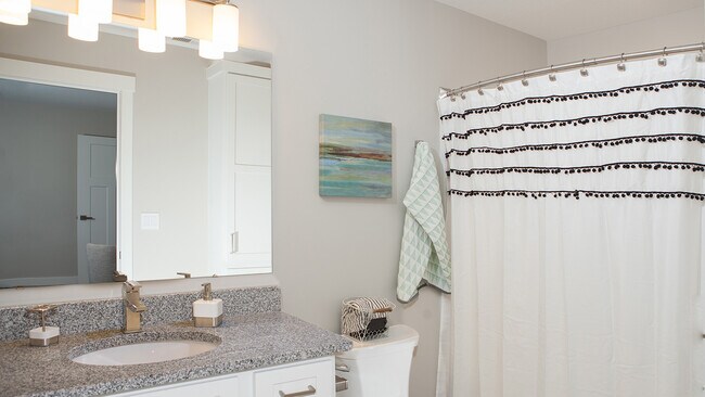 Building Photo - 2 Bedroom, 2.5 Bath Premium Townhome