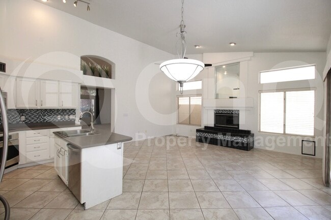 Building Photo - 16257 S 12th Pl