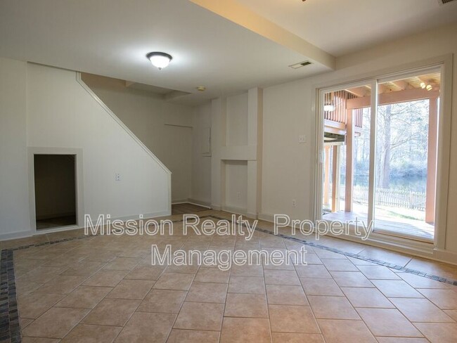 Building Photo - 1037 Mansfield Crossing Rd