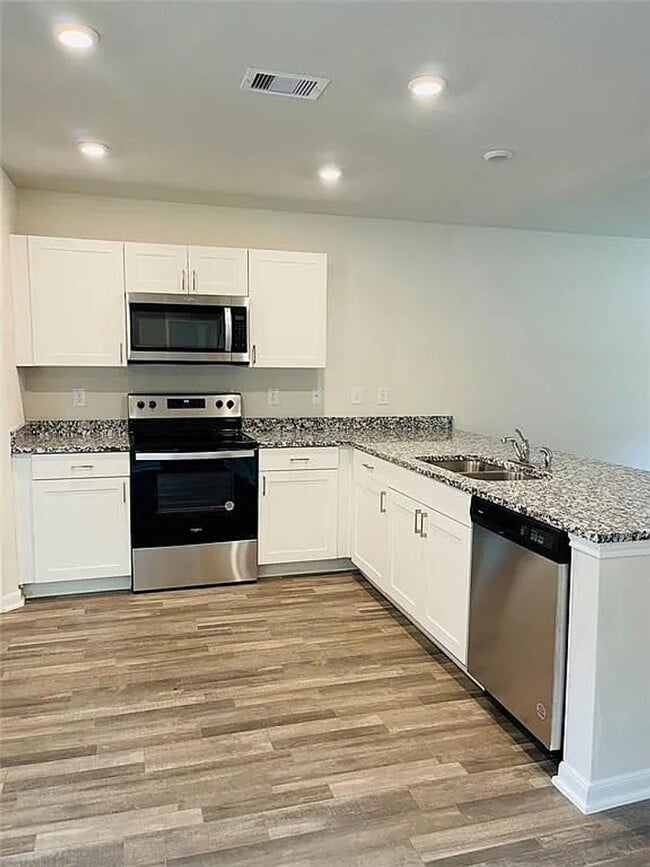 Building Photo - Beautiful New 2 story home in the gated Ce...