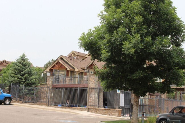 Building Photo - Chatfield Bluffs Condo w/ 3 BR/3 BA!!