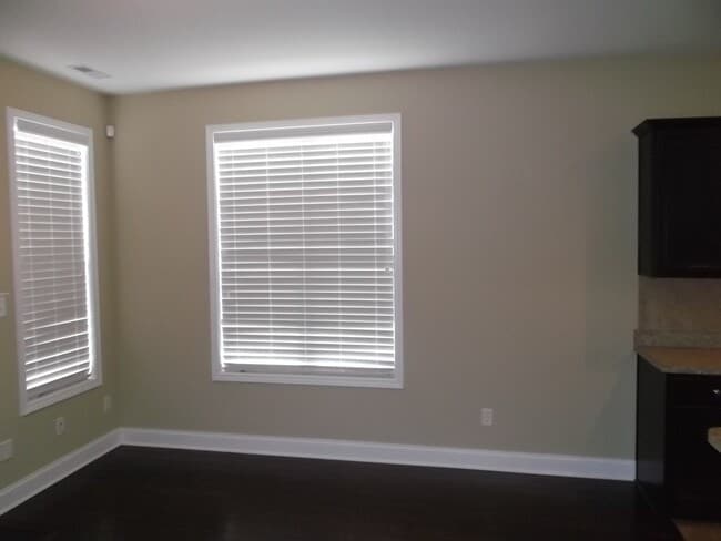 Building Photo - Absolutely Gorgeous!