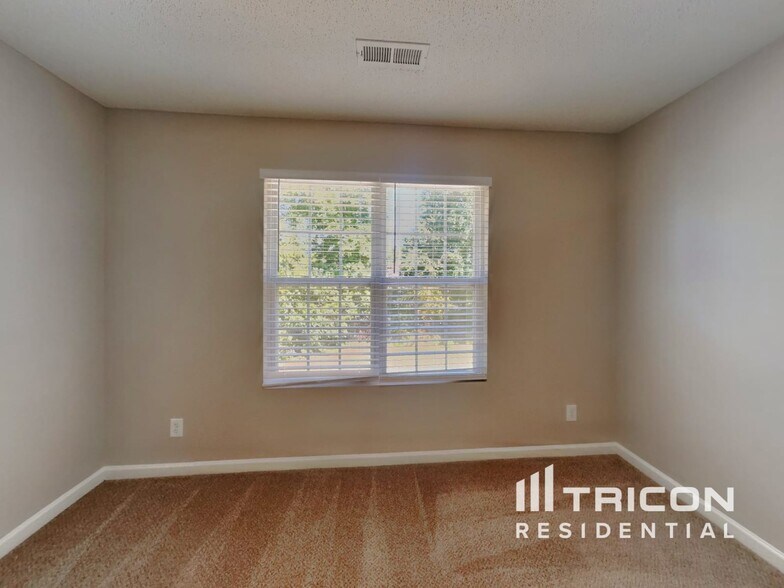 Building Photo - 3681 McGinty Dr