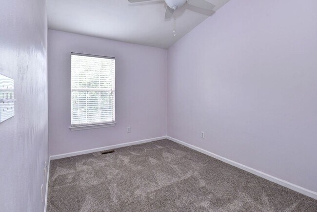 Building Photo - Coventry Townhome Move In Ready.