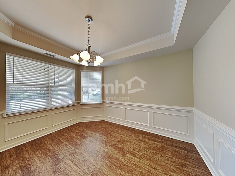 Building Photo - 13527 Provincial Ct