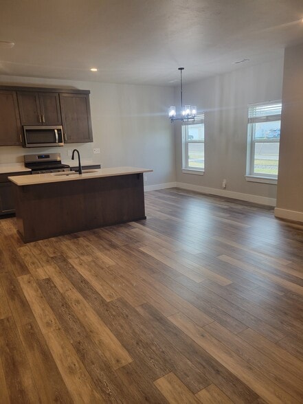 Building Photo - 2913 Sunburst Dr