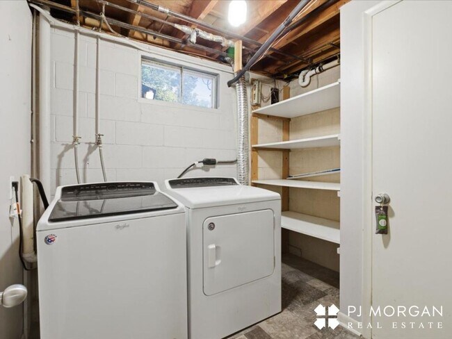 Building Photo - Adorable Westside Home Just Steps from Rockbrook Village!