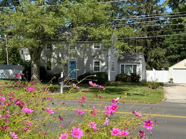 Building Photo - 61 Richmond Hill Rd