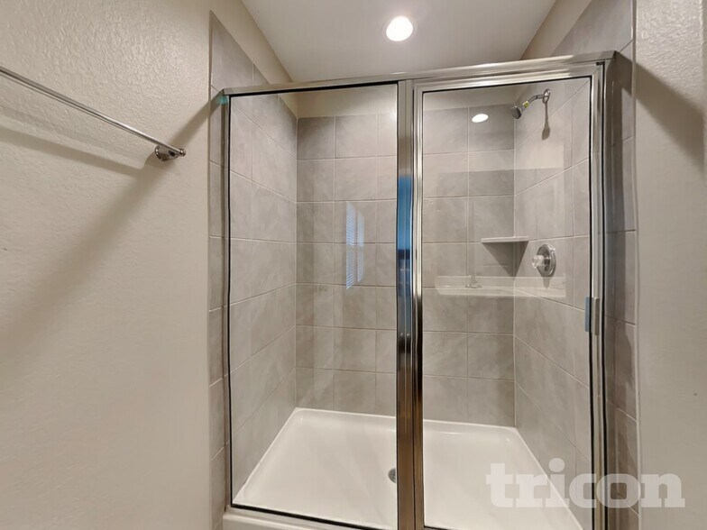 Building Photo - 8523 Aster Gln Wy