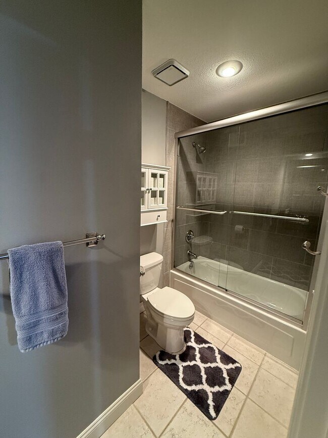 Building Photo - Partially Furnished Townhome 3-Bed, 3.5-Bath in Overland Park – Stunning with Modern Updates & Co...