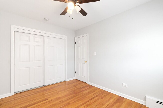 Building Photo - 8910 Grand Ave