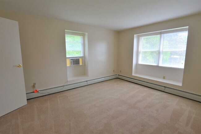 Master Bedroom - 426 Winthrop Dr