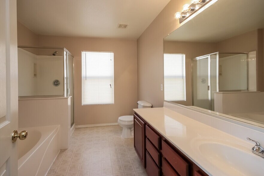 Building Photo - 11215 W Garfield St