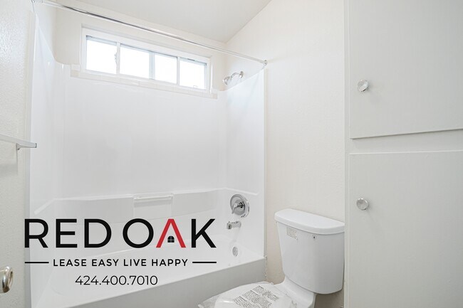 Building Photo - 4900 Clair Del Ave