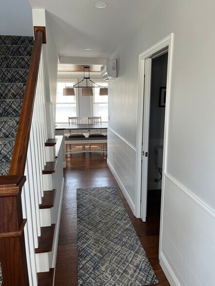 Building Photo - 2 1/2 Dumas Ave