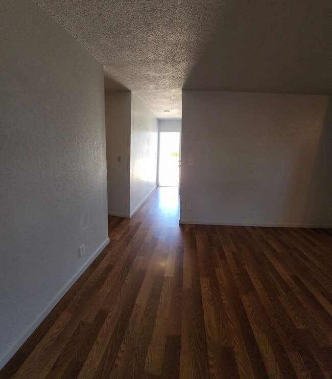 Building Photo - 4 bed 3 baths!  House ideally located close to campus, shopping, Bishop Peak