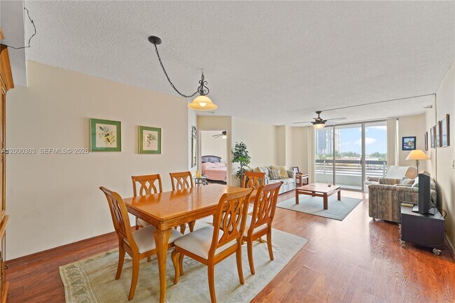 Building Photo - 19101 NE 36th Pl