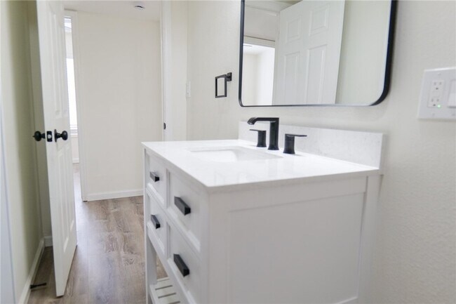 Building Photo - 10822 Mayfield Dr