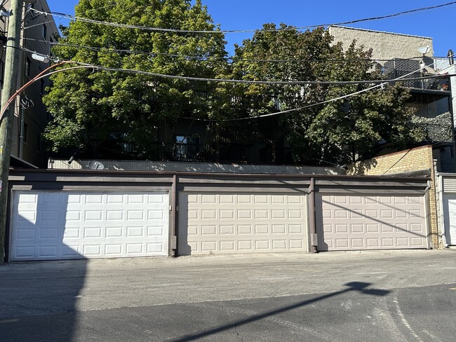 Building Photo - 957 W Montana St