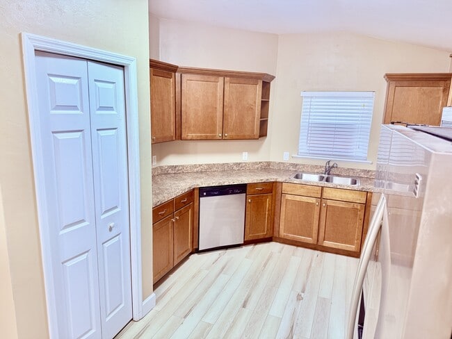 Building Photo - 470 SW 251st St