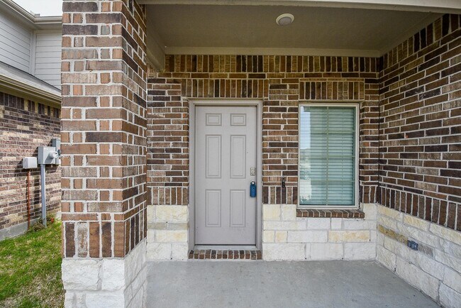 Building Photo - 21170 Alder Oaks Dr