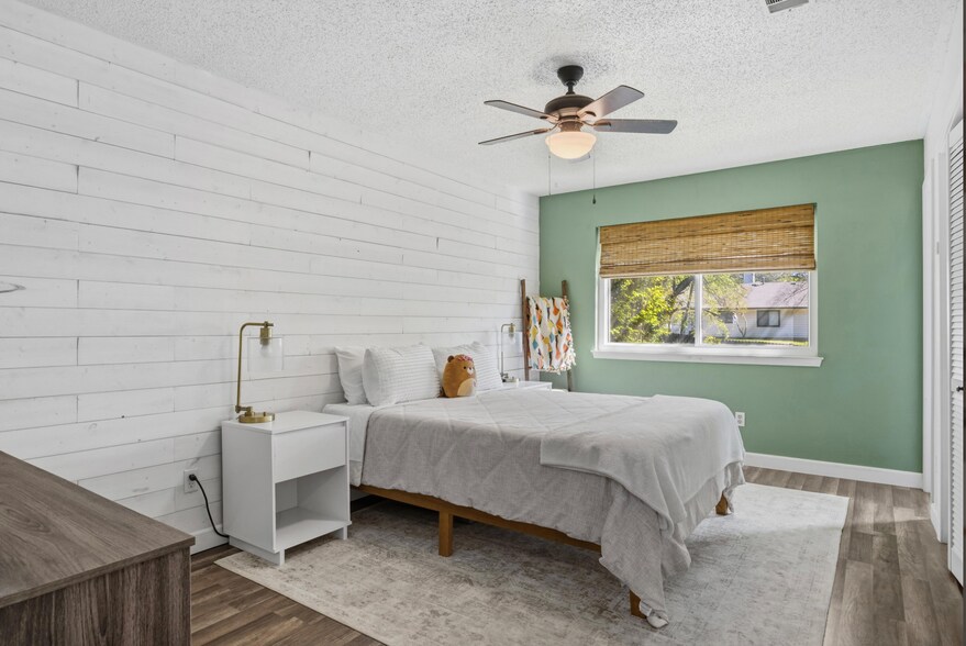 Building Photo - 1015 E Yager Ln