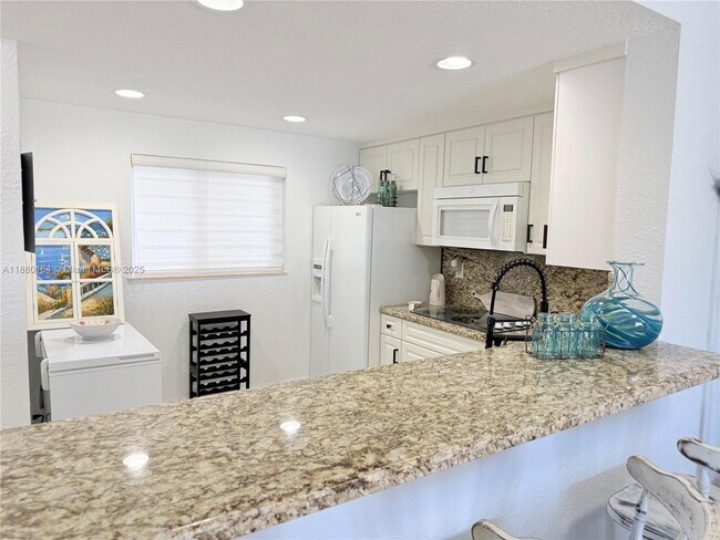 Building Photo - 4000 NE 170th St