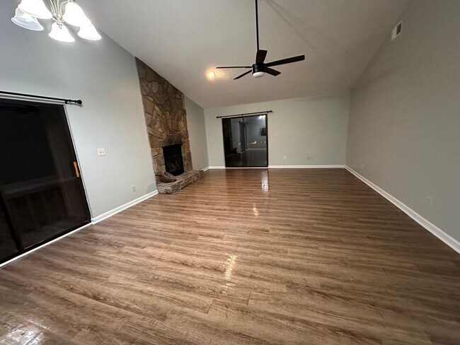 Building Photo - Charming 2 Bed/2 Bath Condo - Mallard Head Subdivision - Spacious Deck - Fireplace - Community Pool