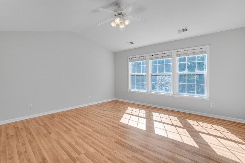 Building Photo - 9237 Bellegarde Dr