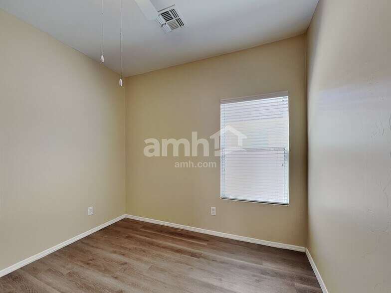 Building Photo - 9376 N Grasshopper Dr