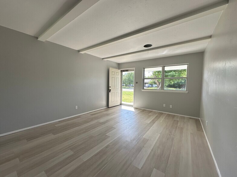 Building Photo - 5111 Benton Dr