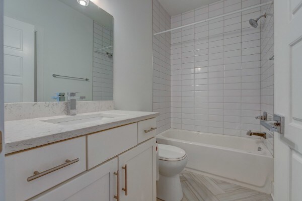 Building Photo - 324 Queen Ave