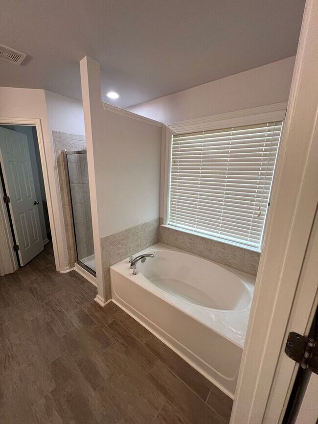 Building Photo - NOW READY!!! 3 bed 2.5 bath townhome in Duluth!