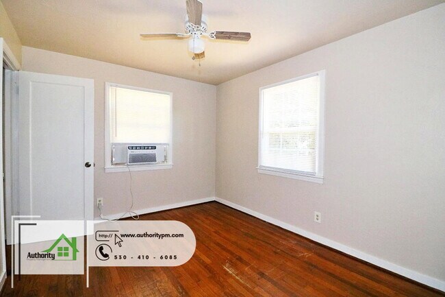 Building Photo - 5401 Rosswood St