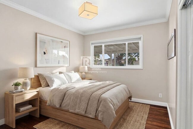 Building Photo - 1425 W Woodcrest Ave