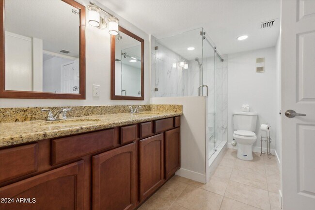 Building Photo - 8649 E Royal Palm Rd