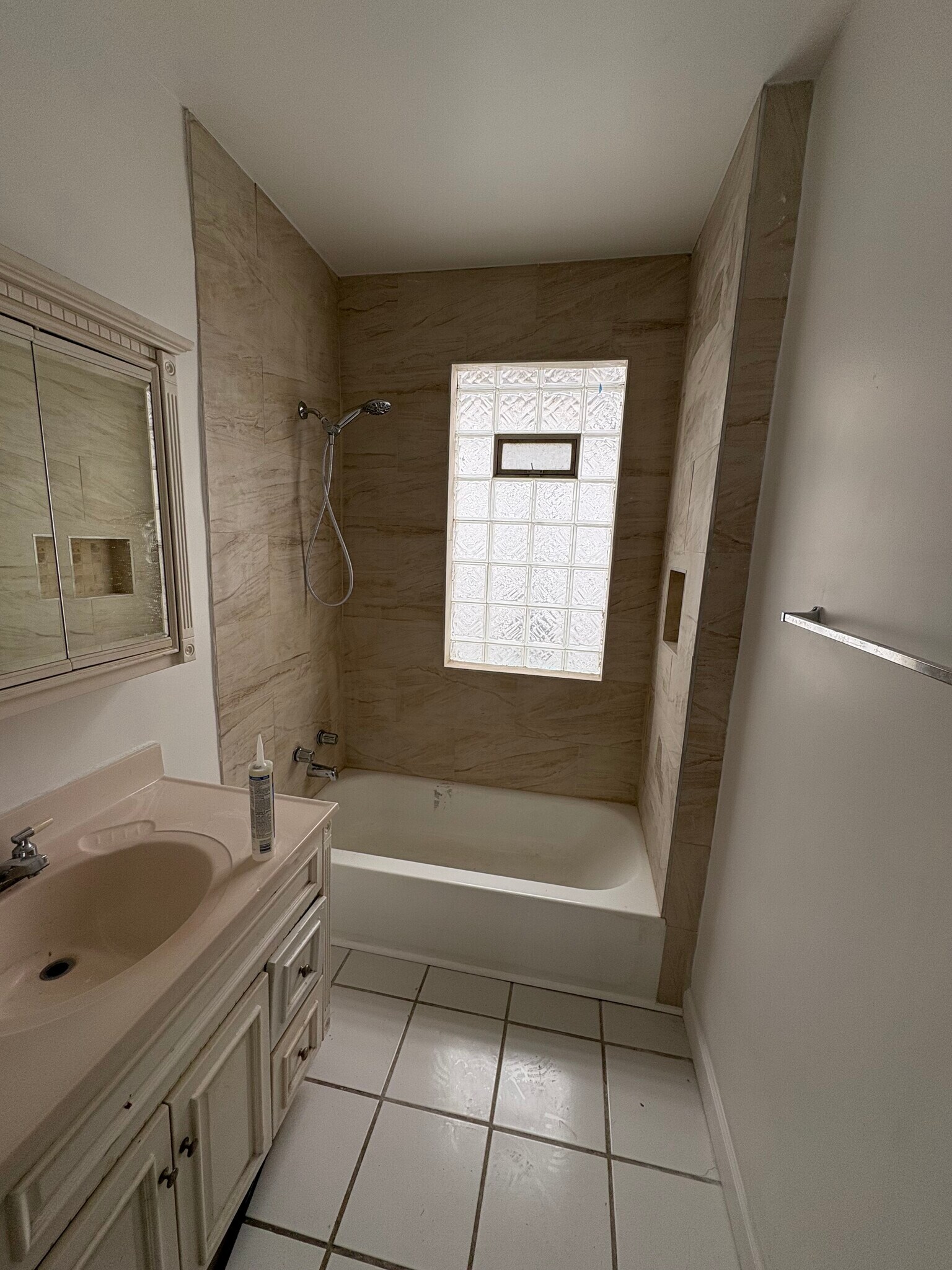 Building Photo - 3983 Talbot St