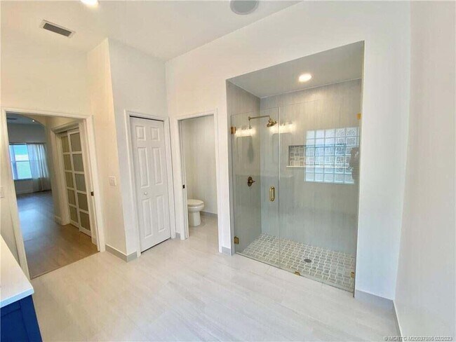 Building Photo - 1704 Primrose Ct