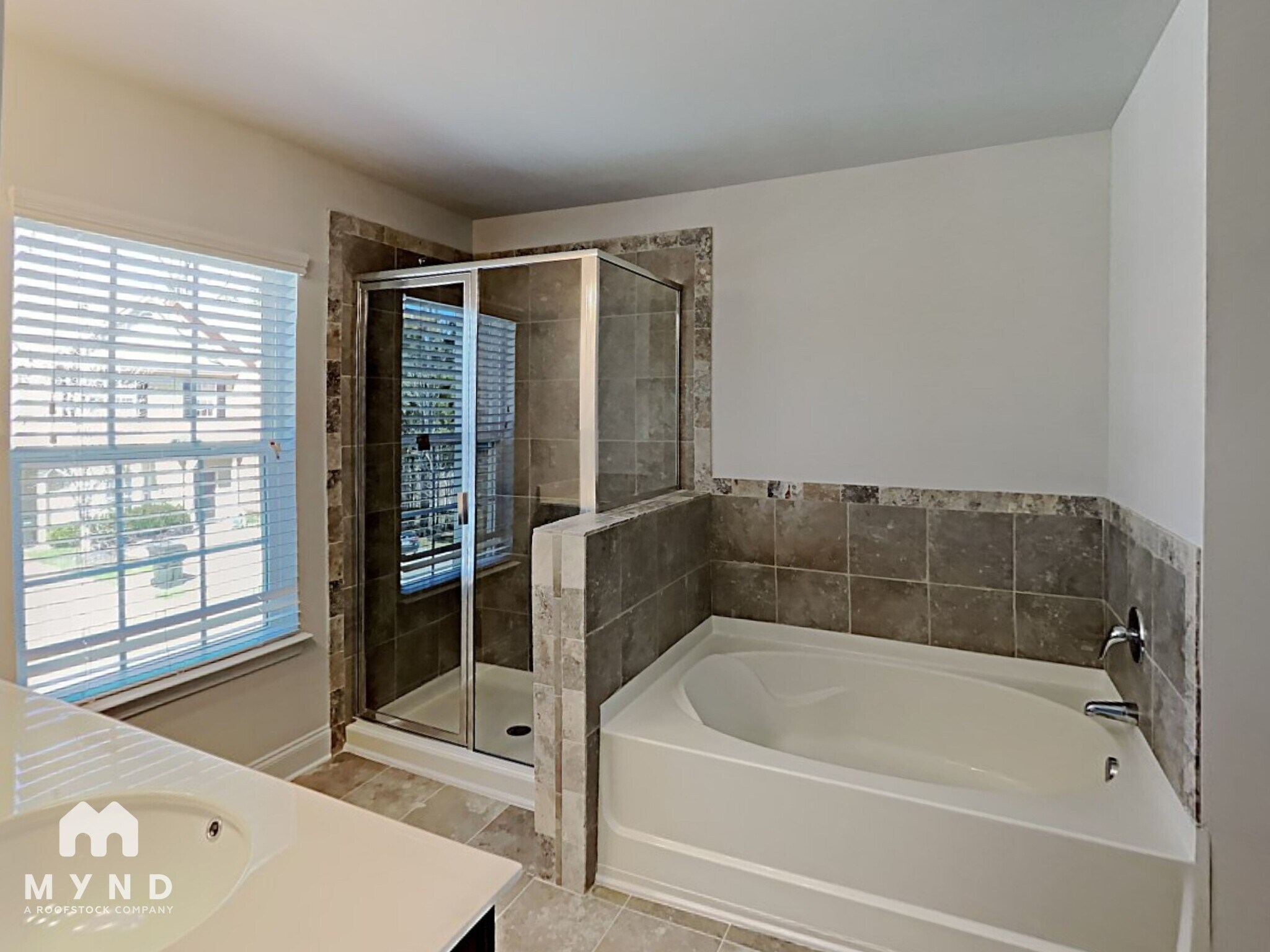 Building Photo - 10143 Benton Woods Dr