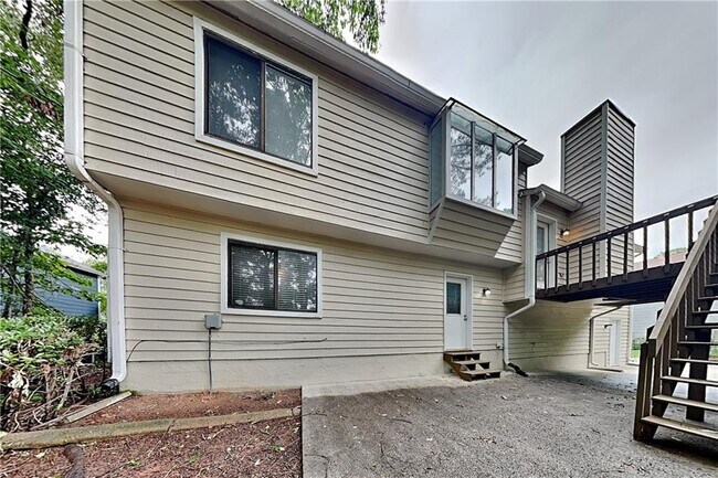 Building Photo - 5142 Manitou Way SW