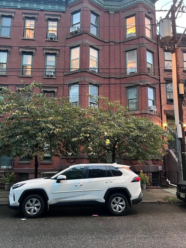 Building Photo - 234 6th St